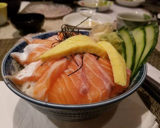 Salmon Don 三文魚刺身飯